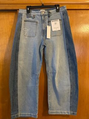 Frayed Barrel Two-Tone Light Wash Straight Jeans